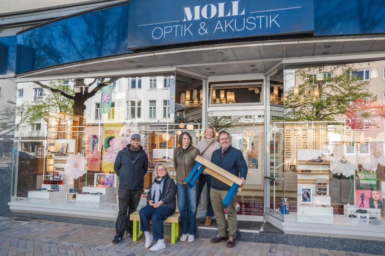 Frühling zieht in der Holtenauer Straße ein: „Nimm Platz!“