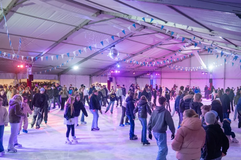 25. Stadtwerke Eisfestival am Kieler Germaniahafen: Buchungen der Angebote sind ab sofort möglich!